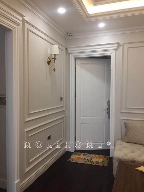 Hình ảnh minh họa cho việc hoàn thành của hệ thống phào chỉ tường theo phong cách tân cổ điển để trang trí biệt thự Ecopark Hưng Yên.